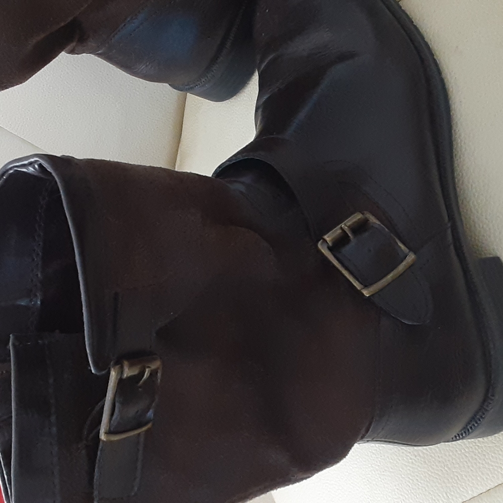 Ladies boots.